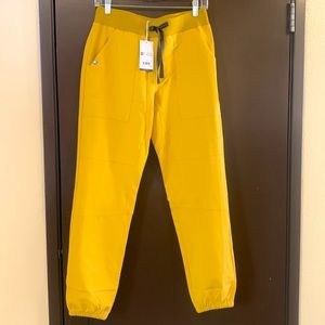 Figs yellow joggers!